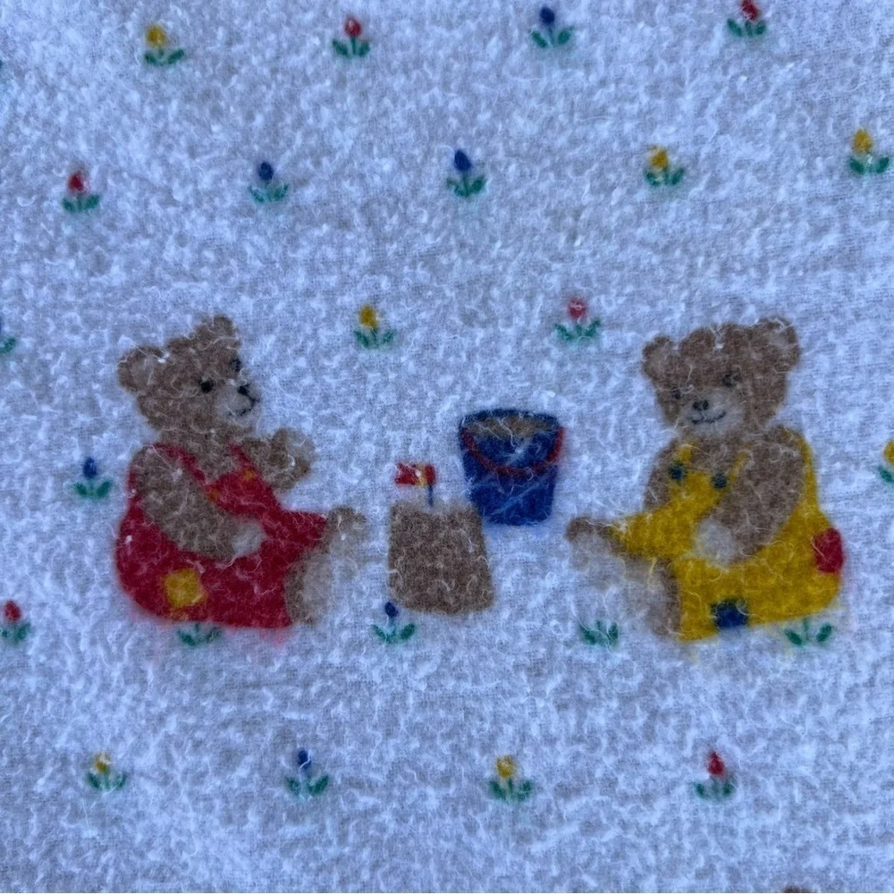 VTG Dundee 80s Teddy Bear Playground Flannel Receiving Blanket Design Accents